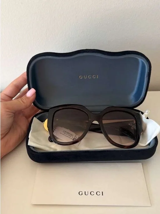 Gucci Brown Tortoiseshell Sunglasses with Gold Coin Medallions - Picture 4 of 6